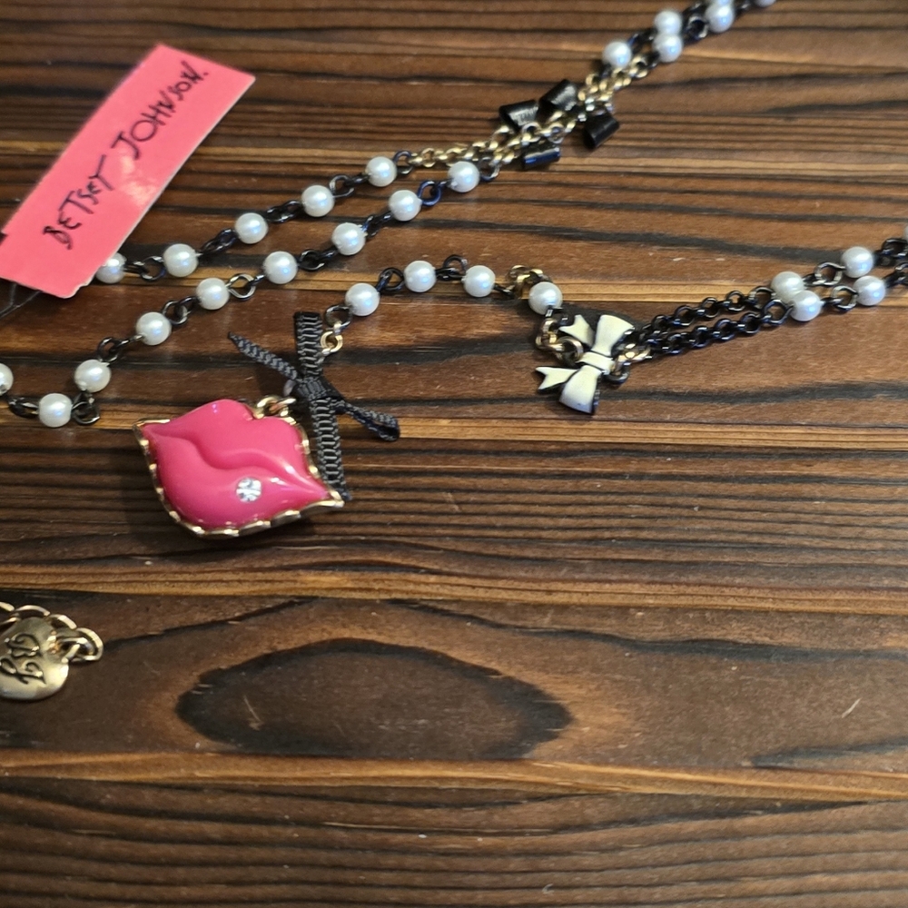 Betsey Johnson First Date Kiss Lips Necklace! Vintage NWT! - Picture 8 of 16